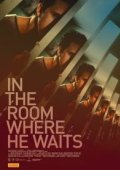 В комнате, где он ждет
